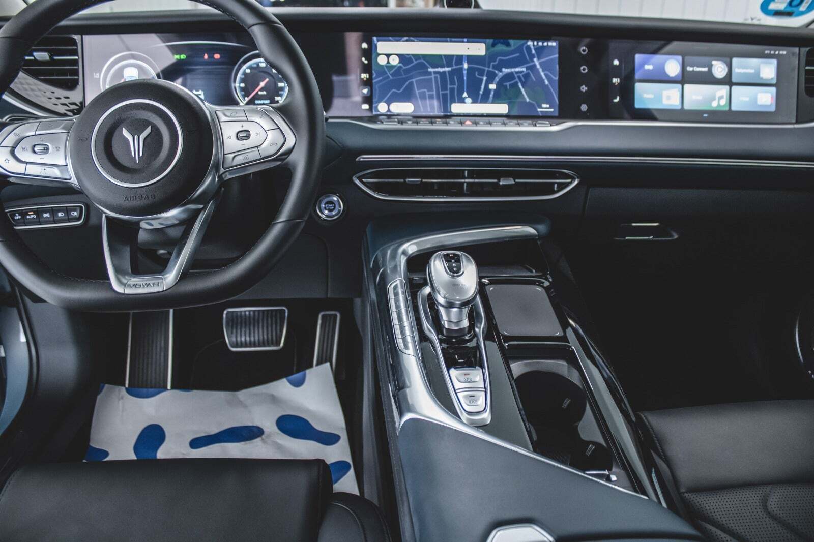 Blå Voyah Free fra 2024 set indefra