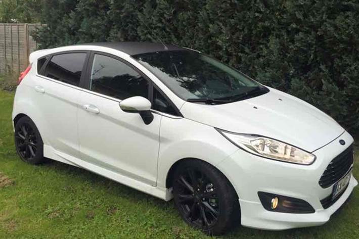 Hvid Ford Fiesta fra 2015