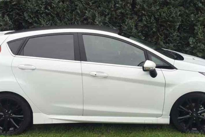 Hvid Ford Fiesta fra 2015