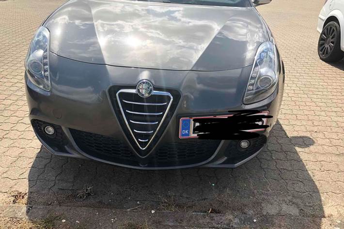 Grå Alfa Romeo Giulietta fra 2011