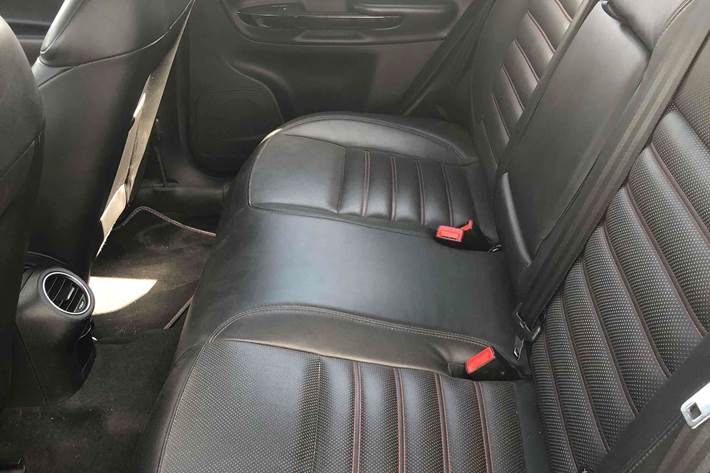 Grå Alfa Romeo Giulietta fra 2011