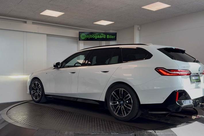 Hvid BMW i5 fra 2024