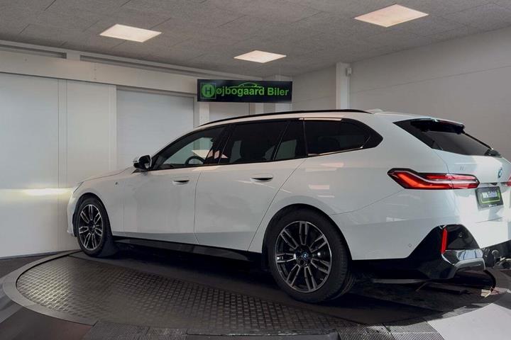 Hvid BMW i5 fra 2024