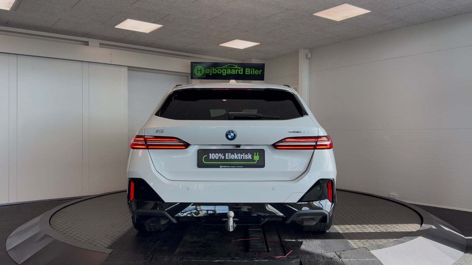 Hvid BMW i5 fra 2024