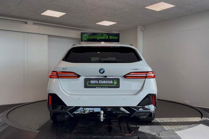 Hvid BMW i5 fra 2024