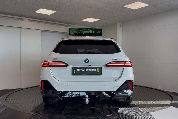 Hvid BMW i5 fra 2024