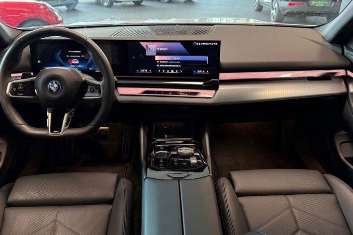 Hvid BMW i5 fra 2024