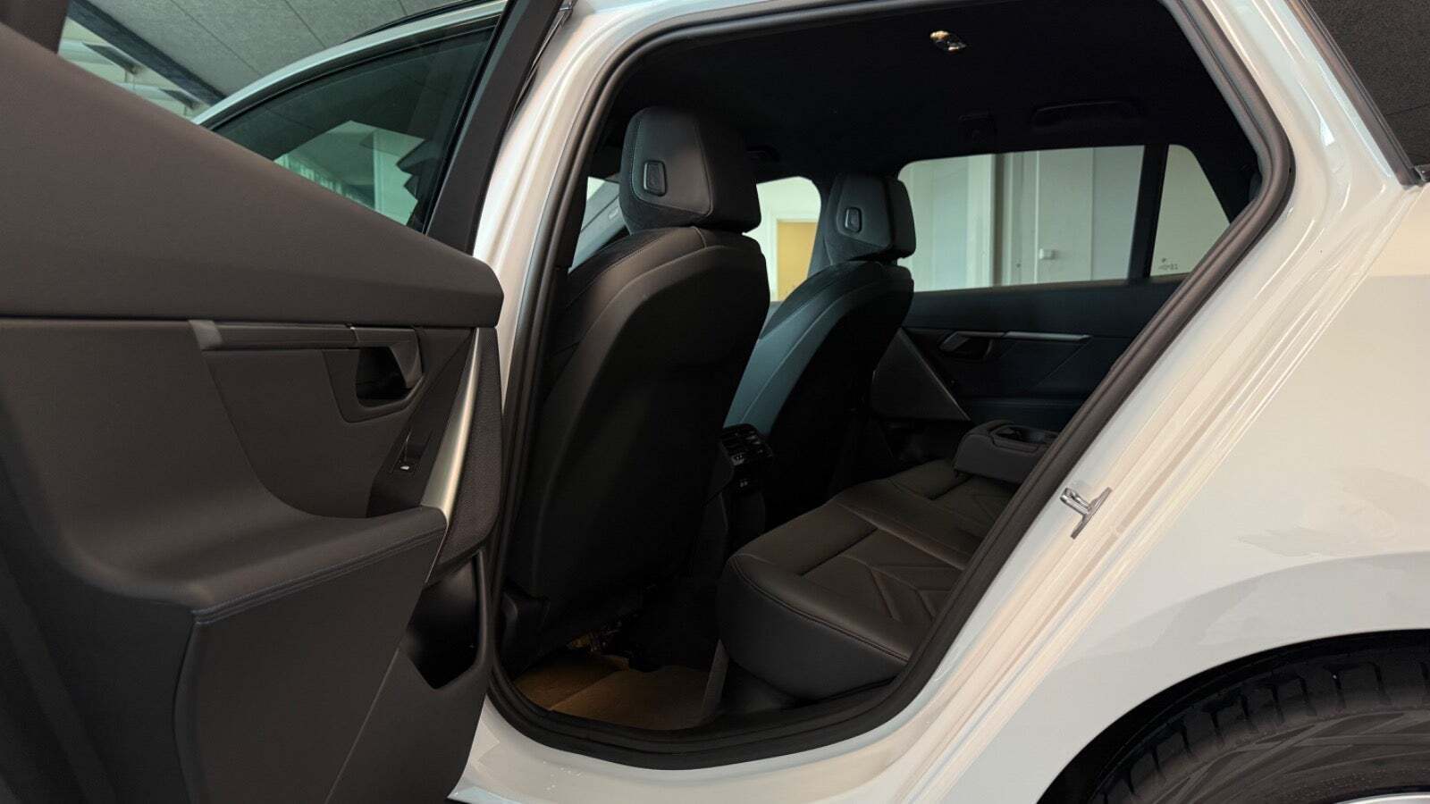 Hvid BMW i5 fra 2024