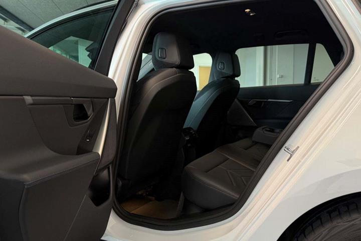 Hvid BMW i5 fra 2024