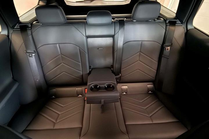 Hvid BMW i5 fra 2024