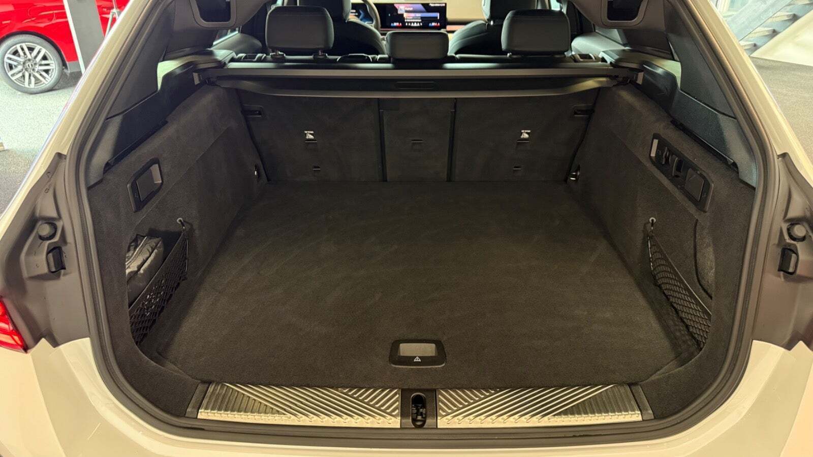 Hvid BMW i5 fra 2024