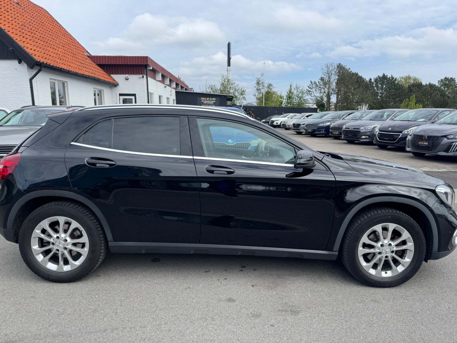 Sort Mercedes GLA200 fra 2017