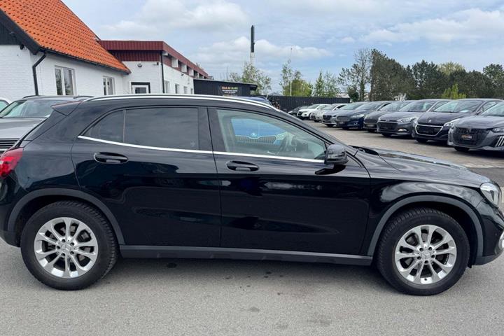Sort Mercedes GLA200 fra 2017