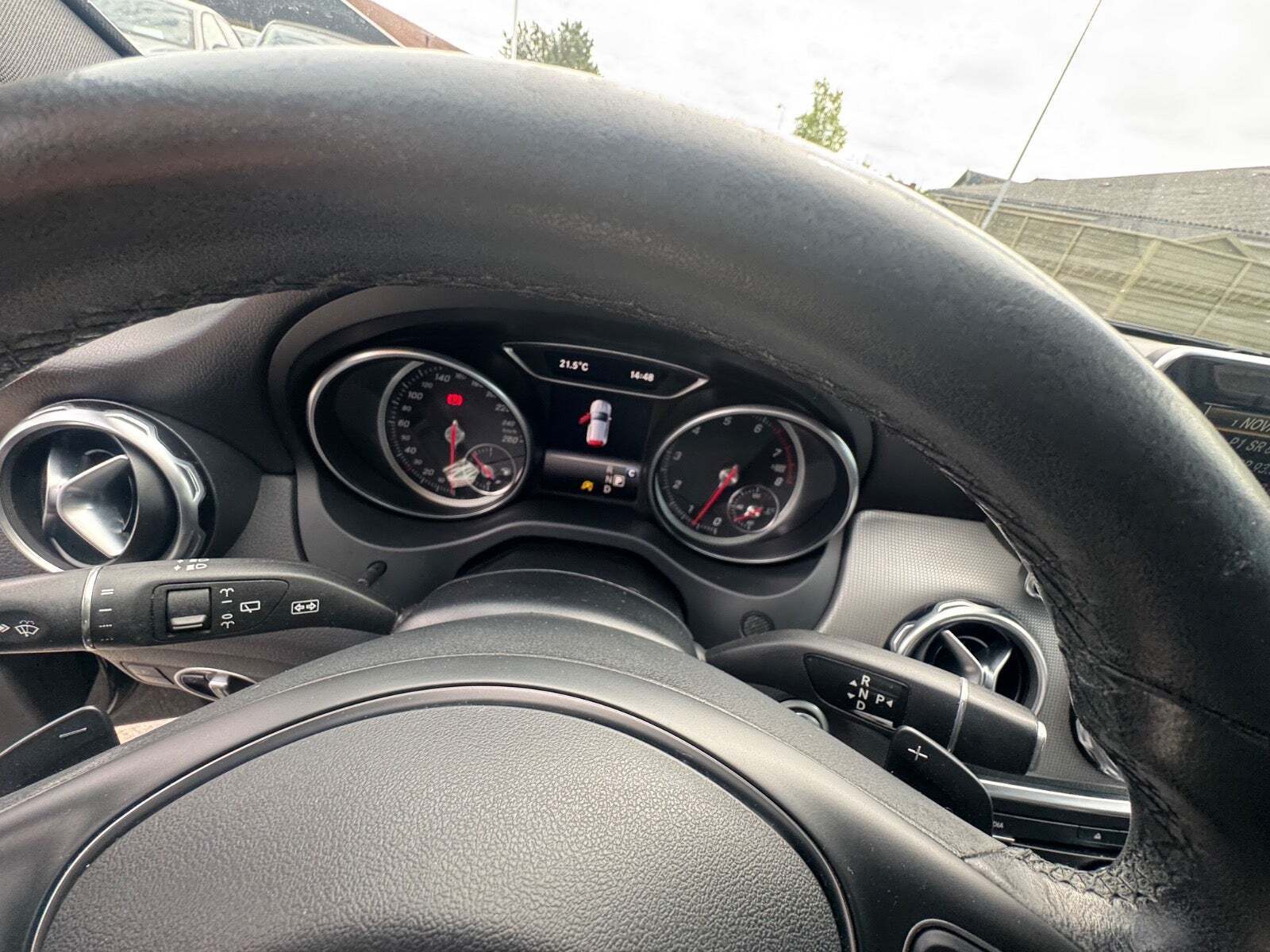 Sort Mercedes GLA200 fra 2017 set indefra