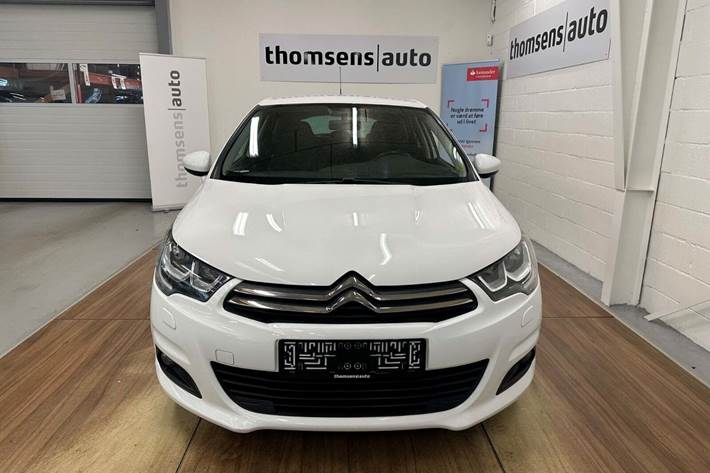 Hvid Citroën C4 fra 2016 set udefra