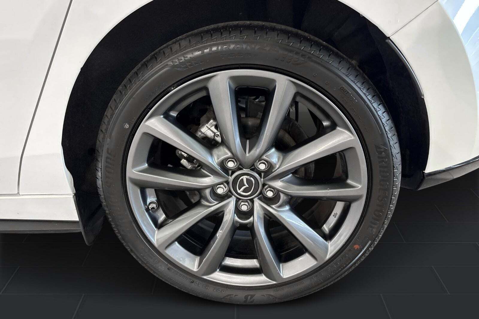 Hvid Mazda 3 fra 2022