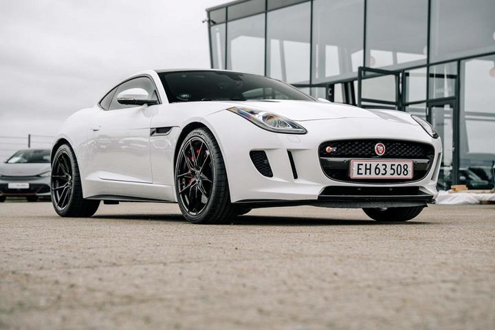 Hvid Jaguar F-Type fra 2014