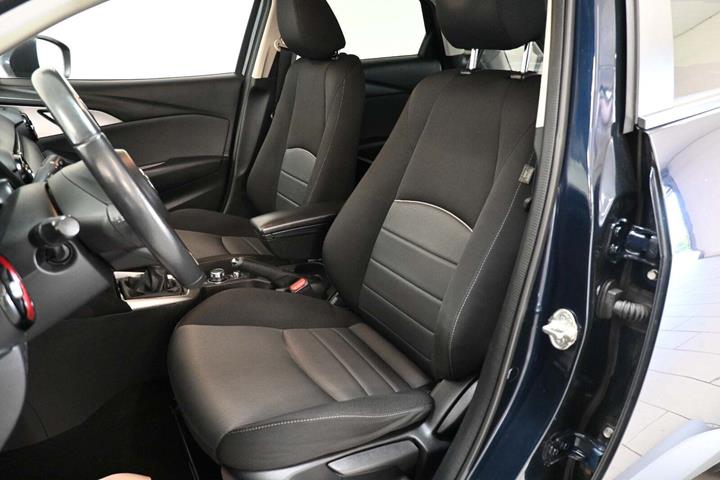 Blå Mazda CX-3 fra 2018