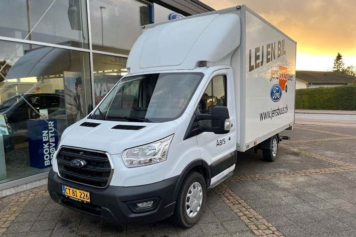 Hvid Ford Transit 350 L3 Chassis fra 2019 set udefra