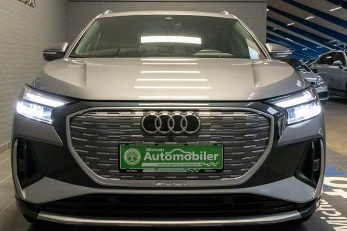 Grå Audi Q4 e-tron fra 2024