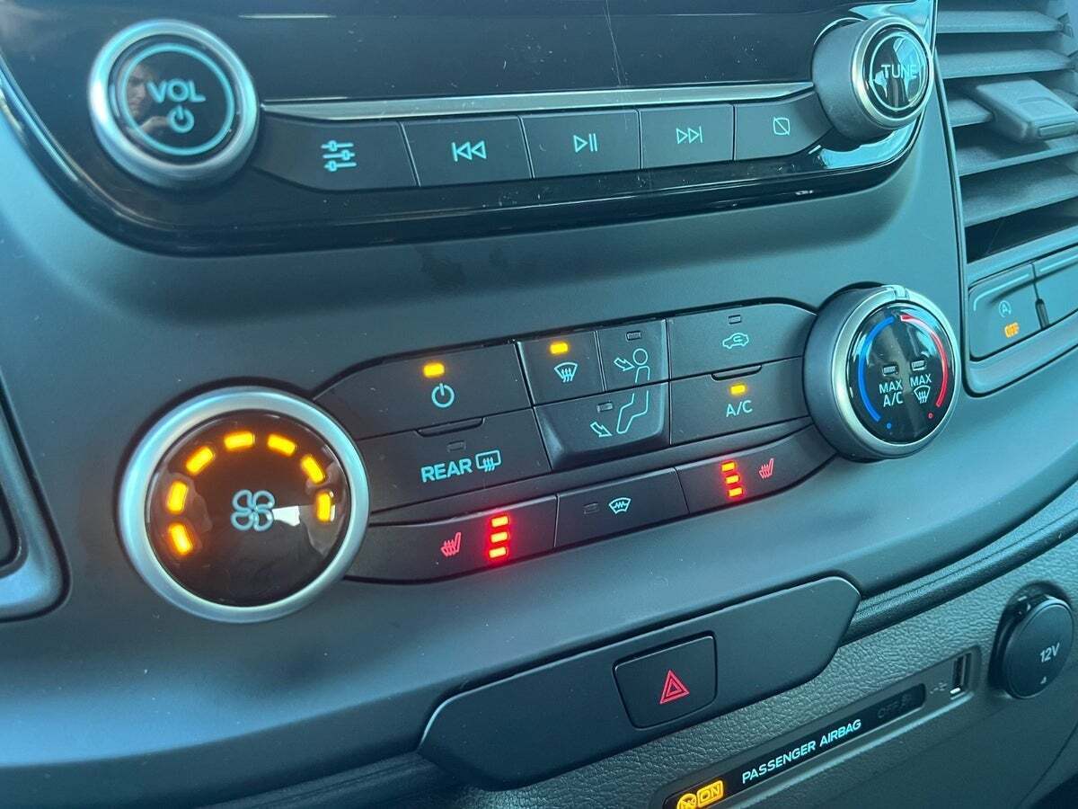 Blå Ford Transit Custom Kombi 320S fra 2023