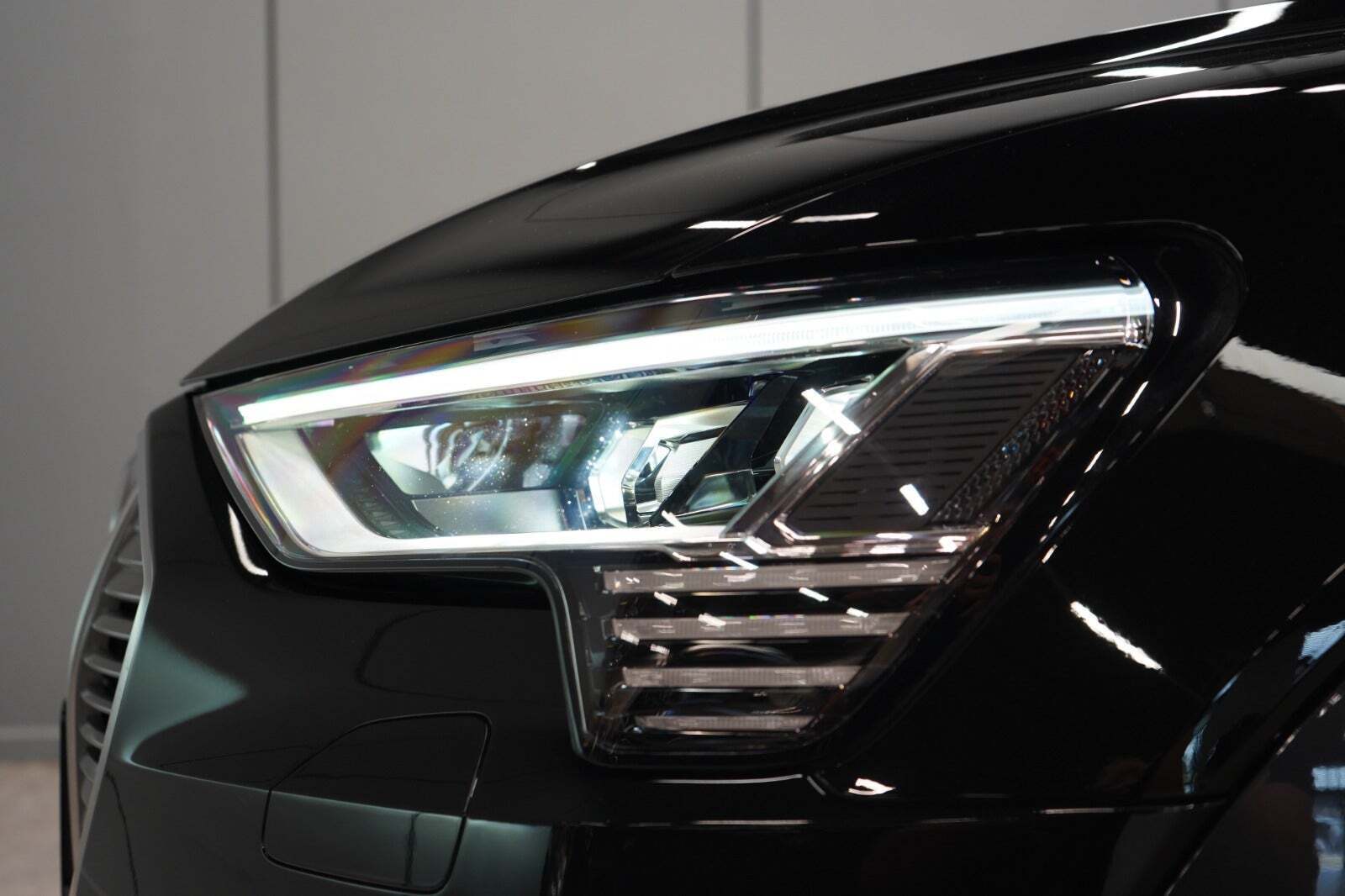 Sort Audi e-tron fra 2023