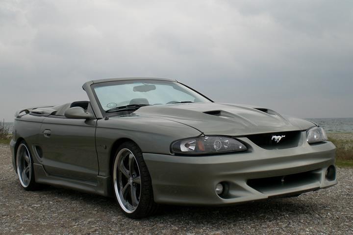 Grå Ford Mustang fra 1994