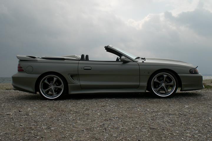 Grå Ford Mustang fra 1994
