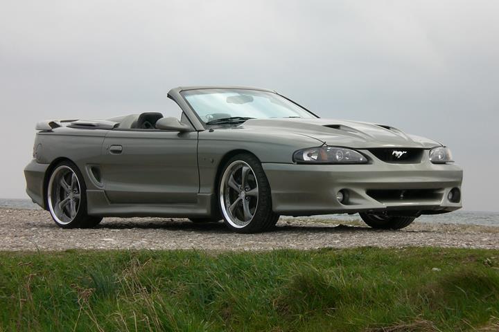 Grå Ford Mustang fra 1994