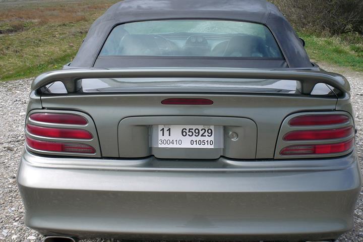 Grå Ford Mustang fra 1994