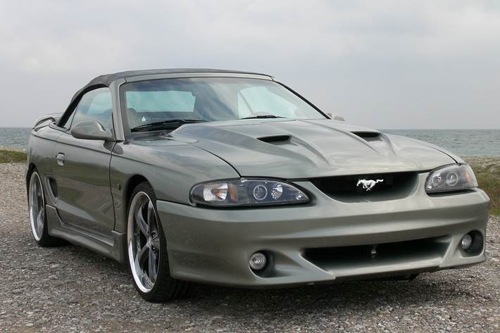 Grå Ford Mustang fra 1994