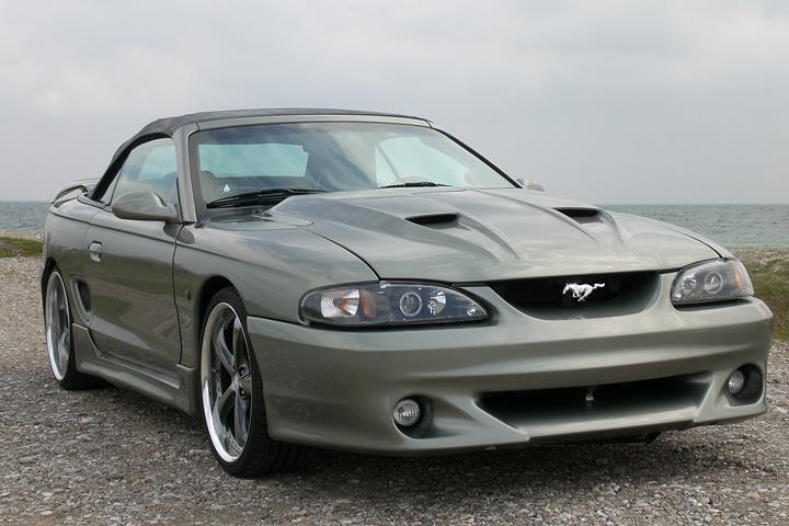 Grå Ford Mustang fra 1994