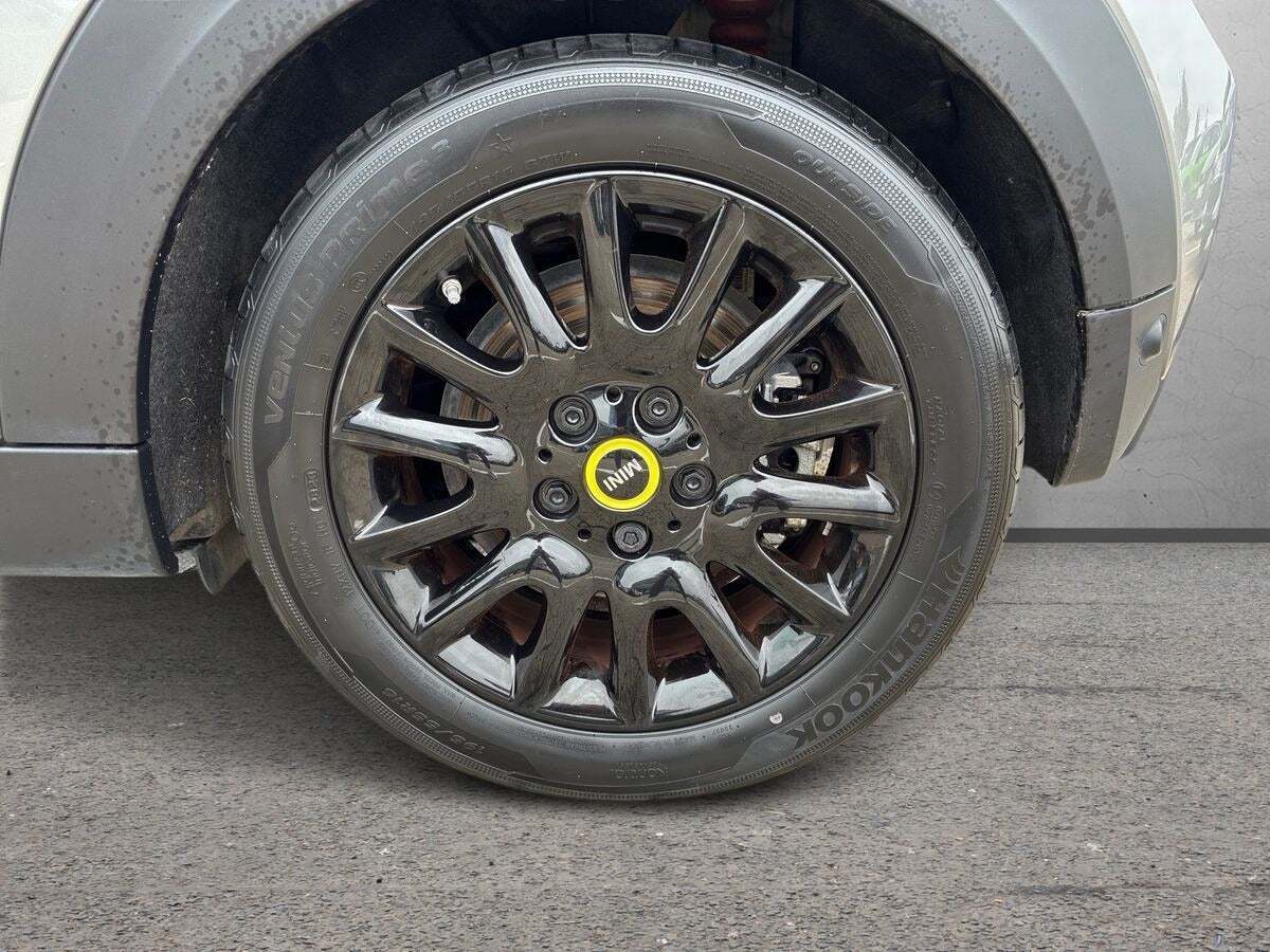 Sølv Mini Cooper SE fra 2023