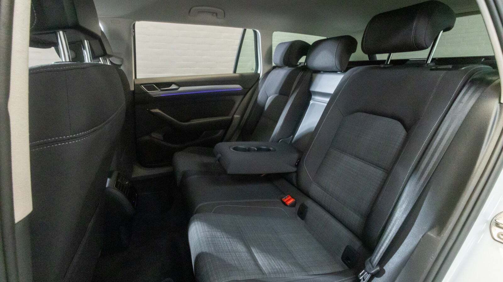 Hvid VW Passat fra 2022