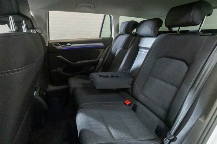 Hvid VW Passat fra 2022