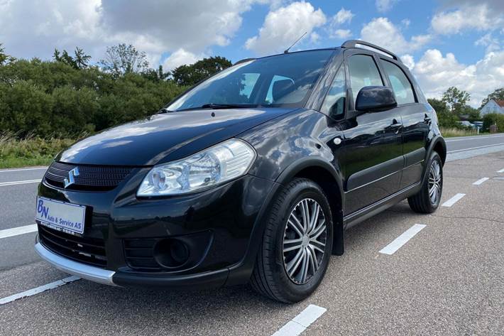 Sort Suzuki SX4 fra 2007 set udefra
