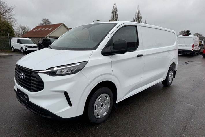 Hvid Ford Transit Custom 300L fra 2024 set udefra