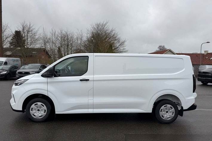 Hvid Ford Transit Custom 300L fra 2024 set udefra