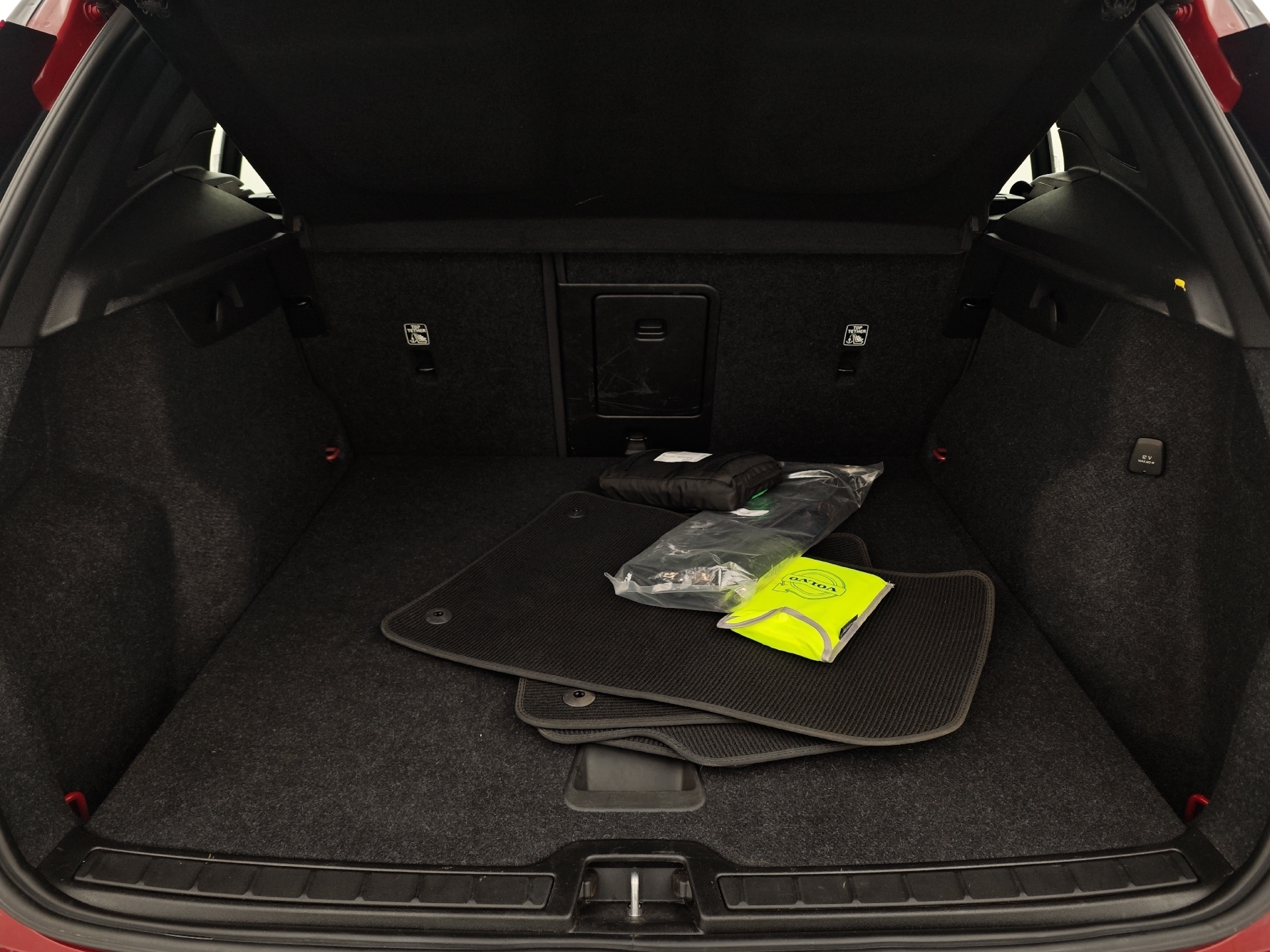 Rød Volvo XC40 fra 2021