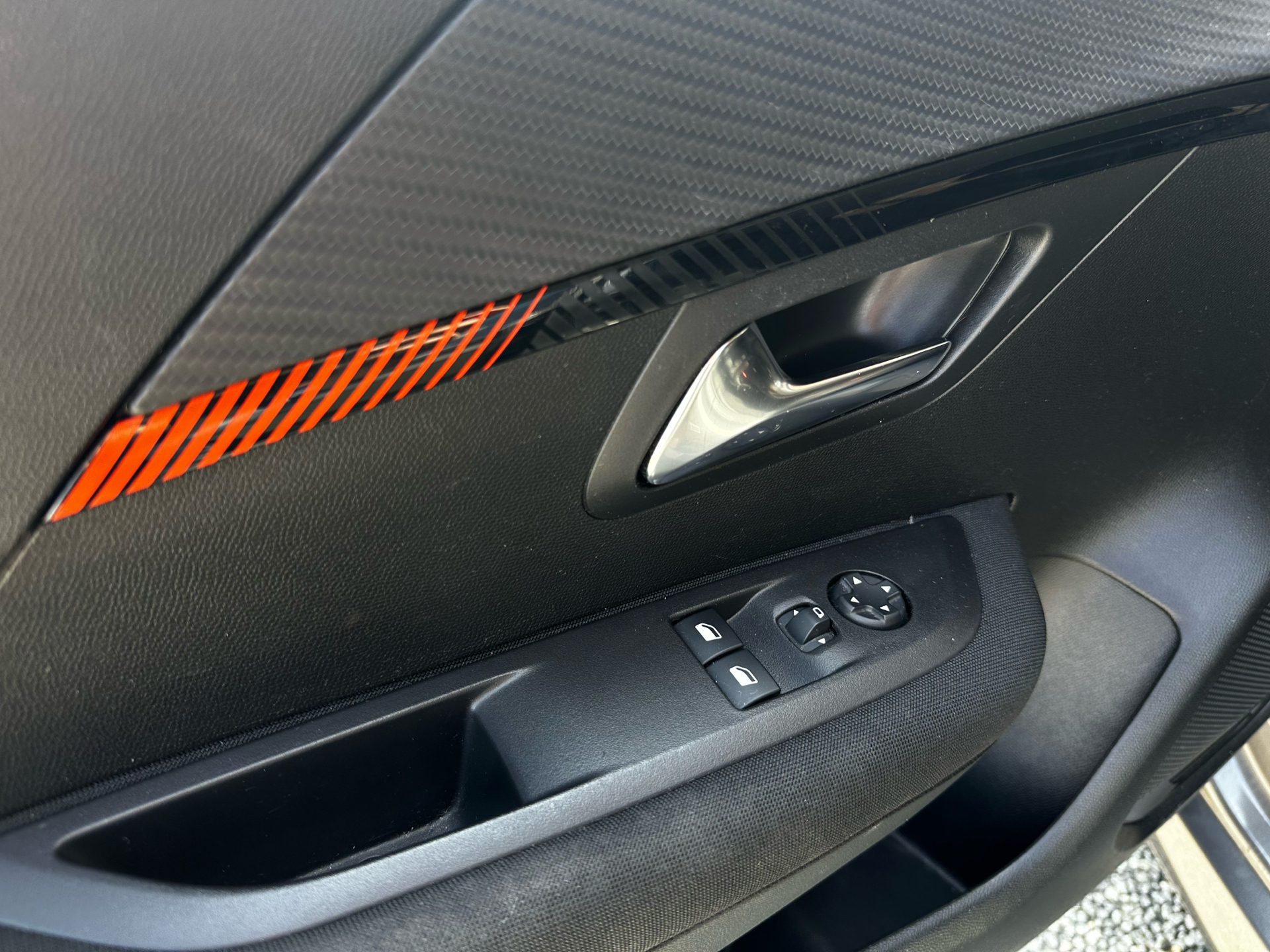 Grå Peugeot 208 fra 2022