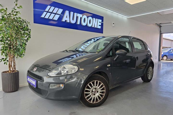 Grå Fiat Punto fra 2013