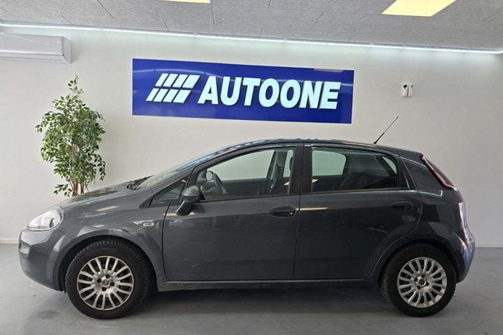 Grå Fiat Punto fra 2013