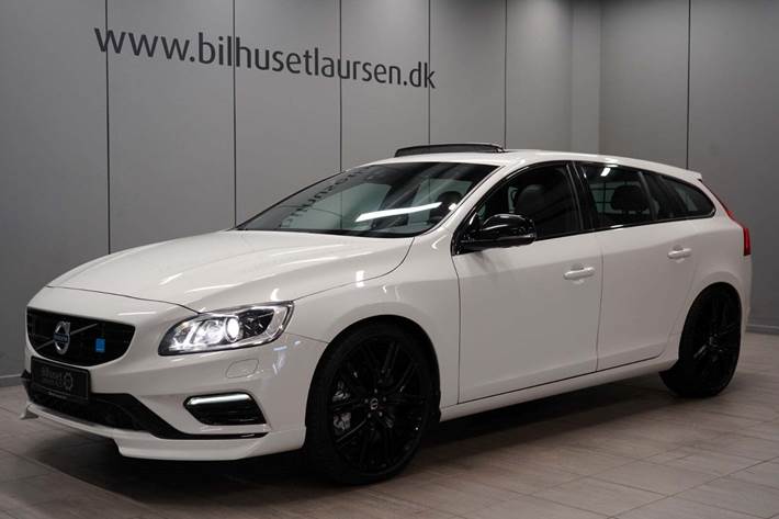 Hvid Volvo V60 fra 2017 set udefra
