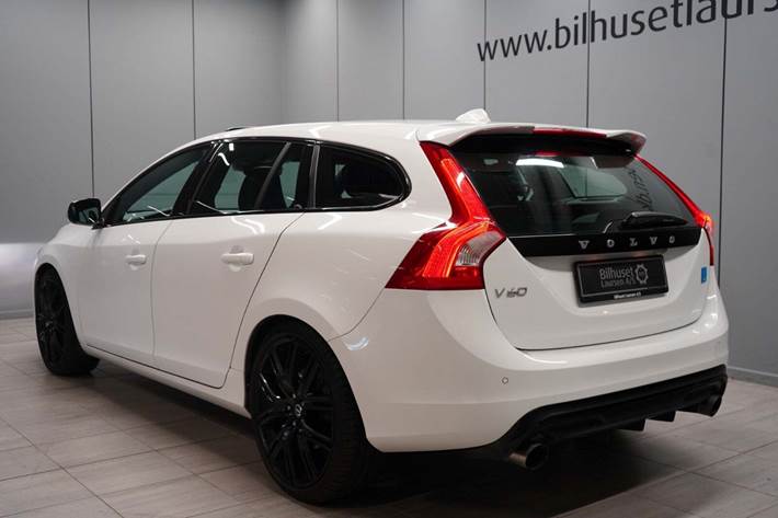 Hvid Volvo V60 fra 2017