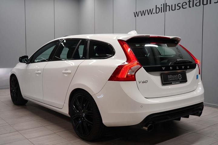 Hvid Volvo V60 fra 2017