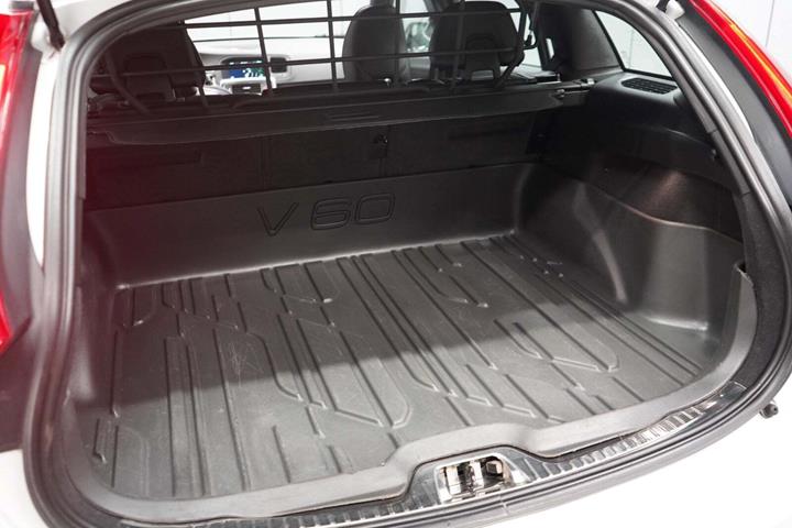 Hvid Volvo V60 fra 2017