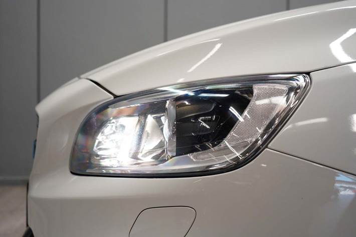 Hvid Volvo V60 fra 2017