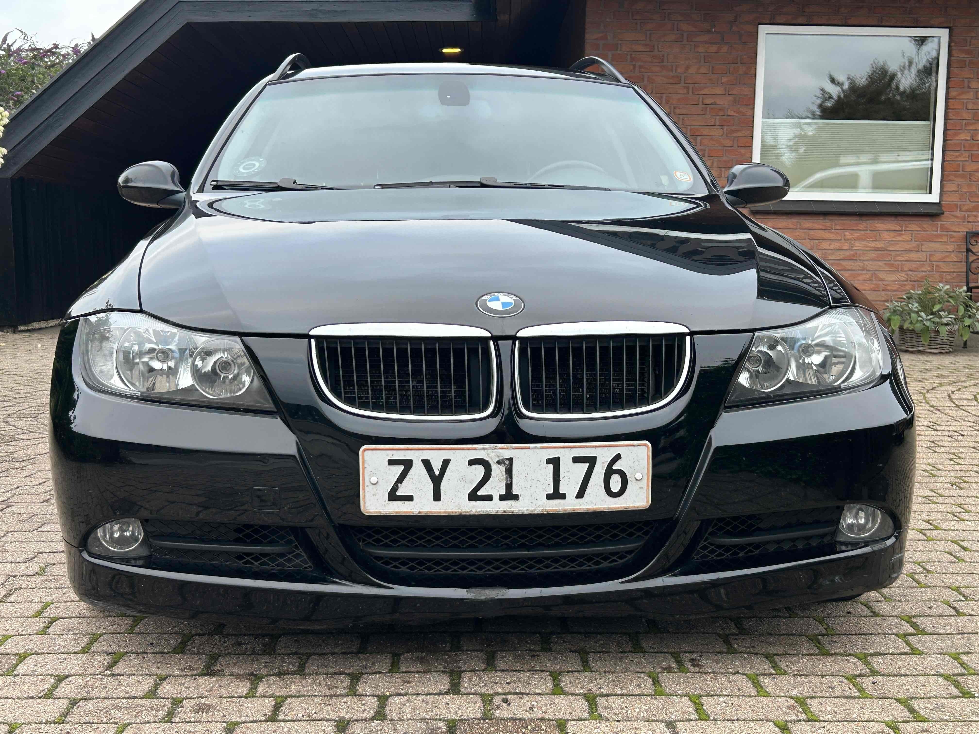 Sort BMW 320 fra 2006