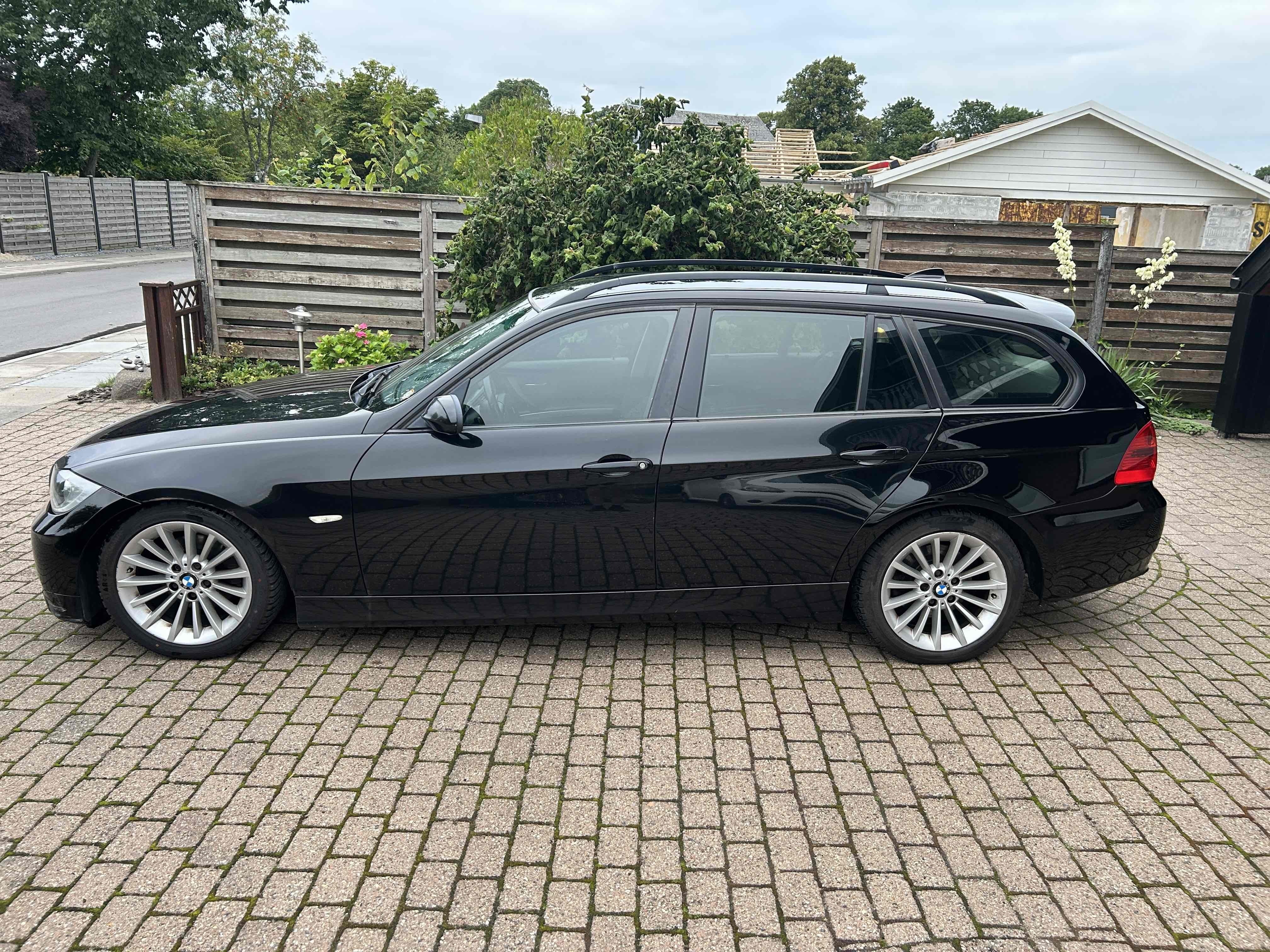 Sort BMW 320 fra 2006