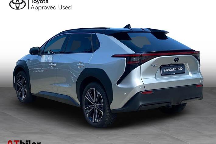 Sølv Toyota BZ4X fra 2024